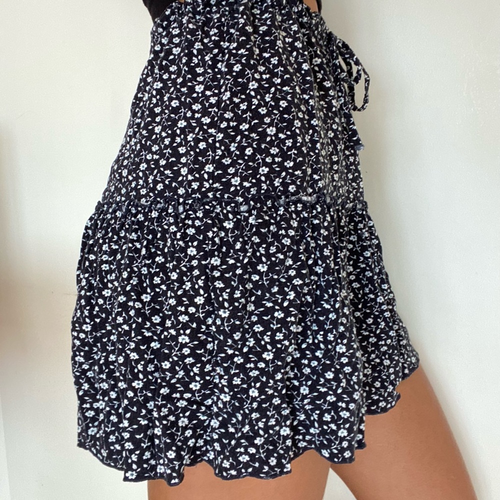 Brandy Melville Black & White Floral Skirt